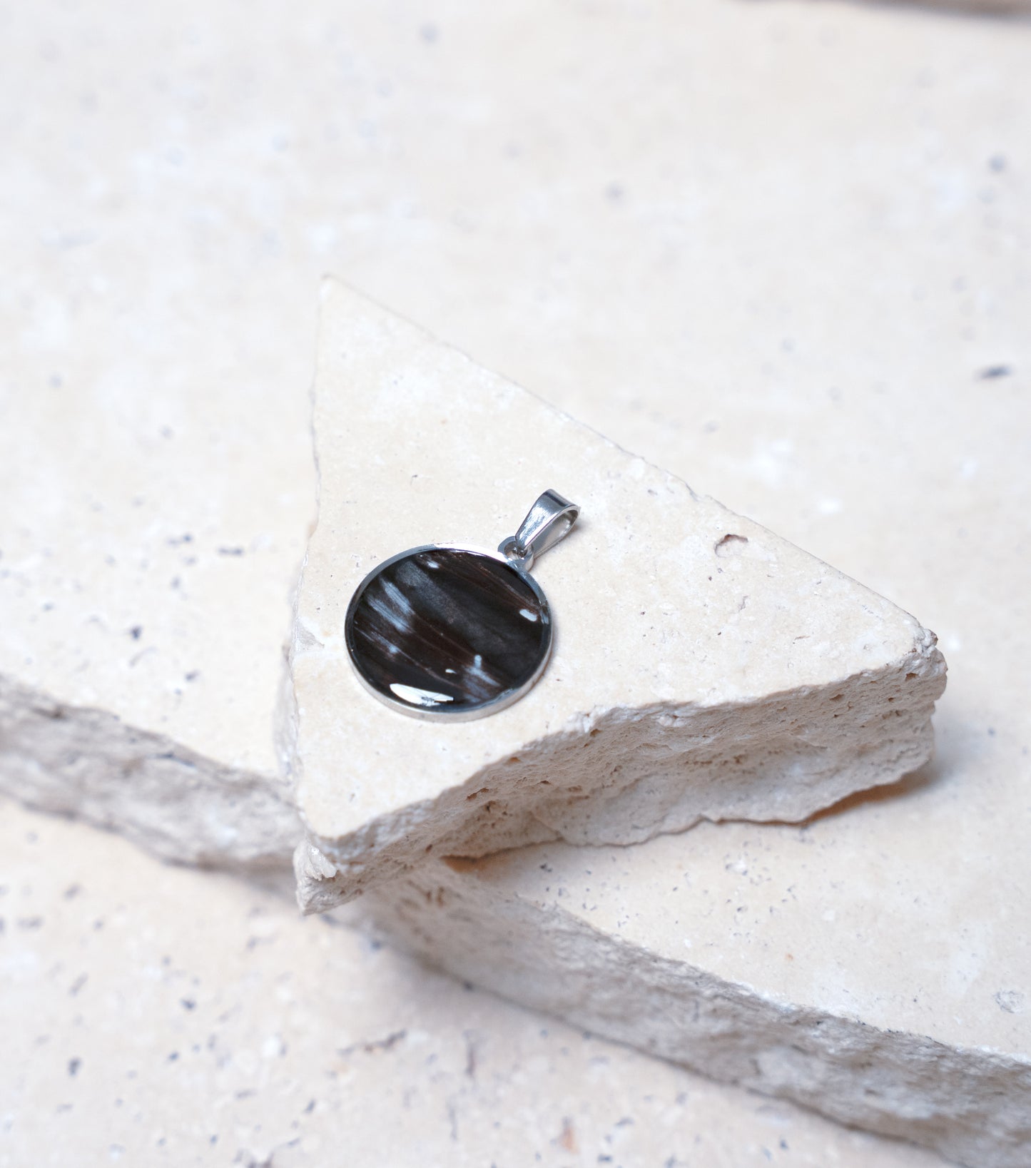 Venom Dark Pendant — Stainless Steel Round, 22mm