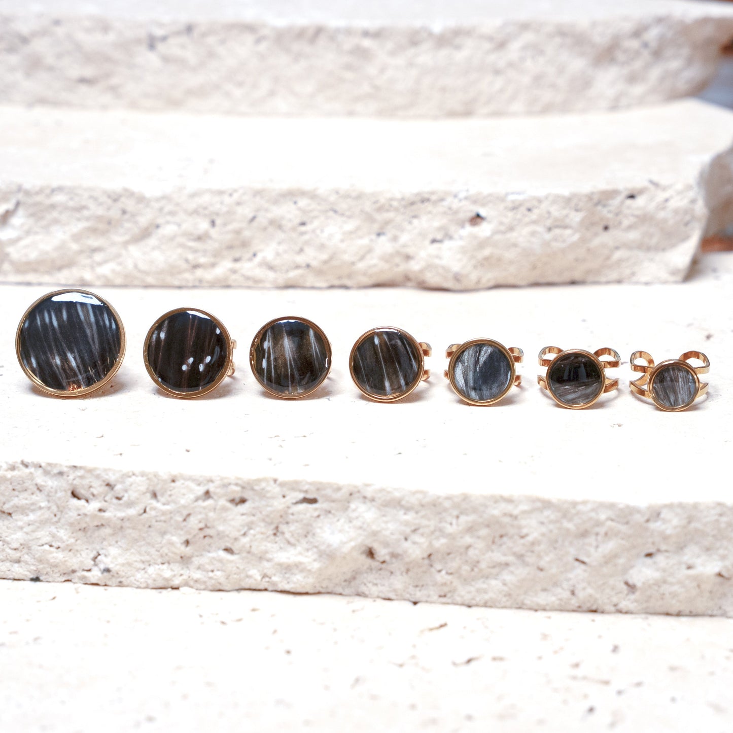 Venom Dark Ring — Gold Circle, 10mm