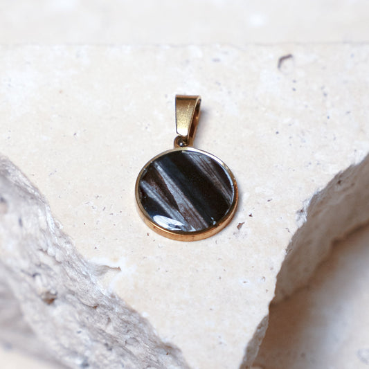 Venom Dark Pendant, Gold Round, 13mm