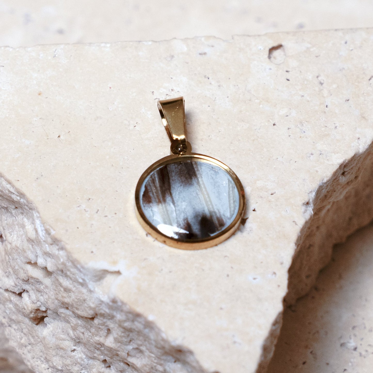 Venom Light Pendant, Gold Round, 13mm