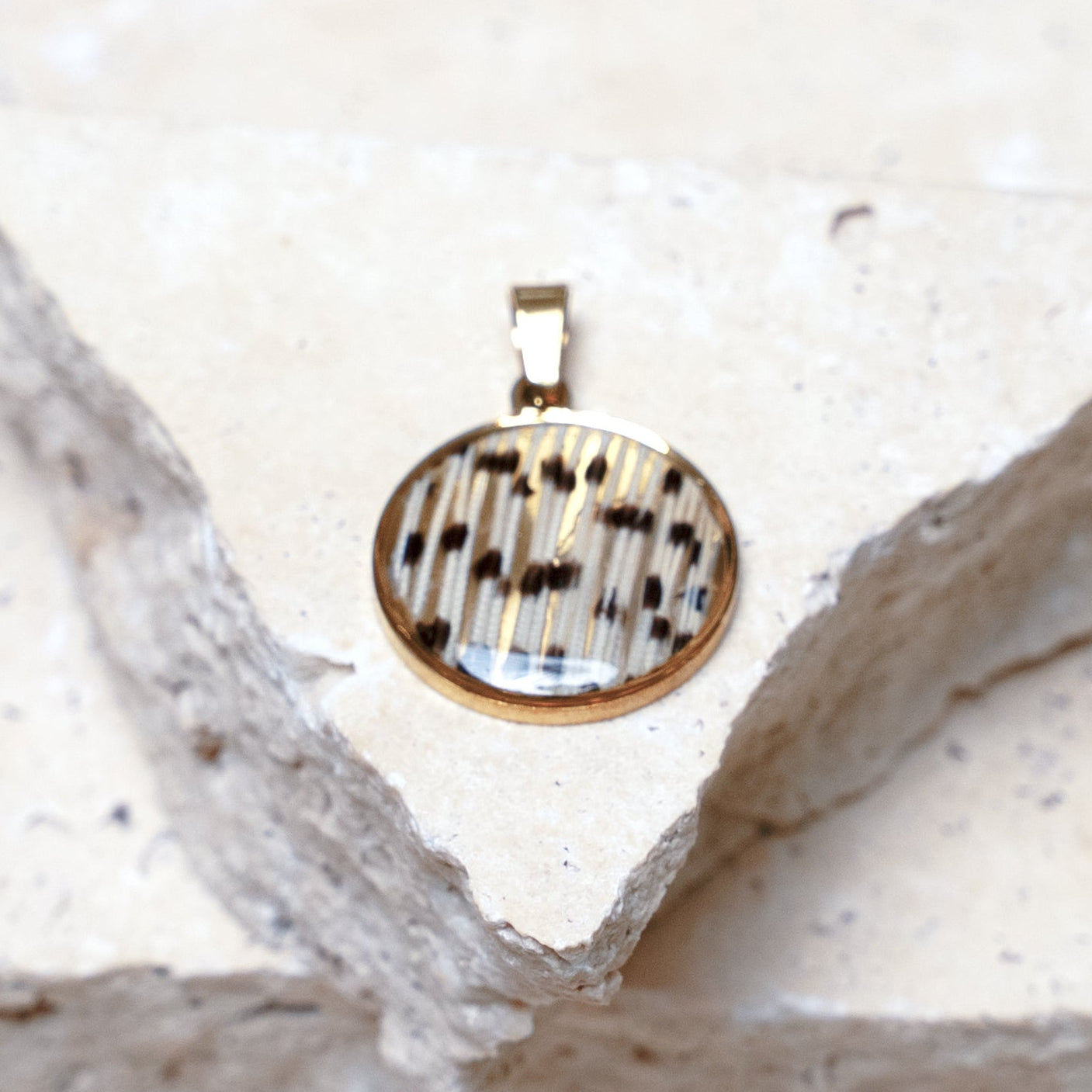 Impact Pendant — Gold Round, 22mm