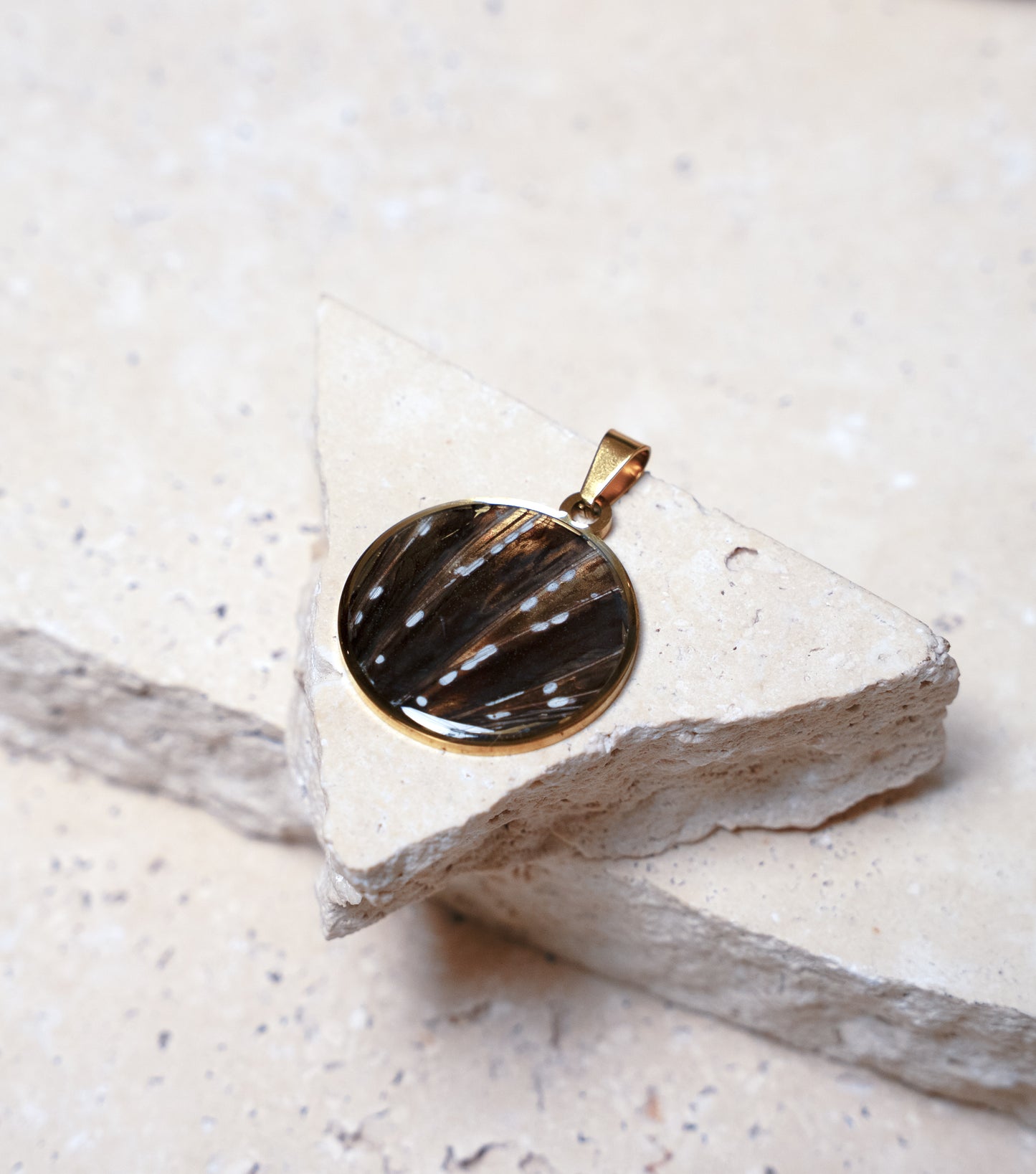 Venom Dark Pendant, Gold Round, 33mm