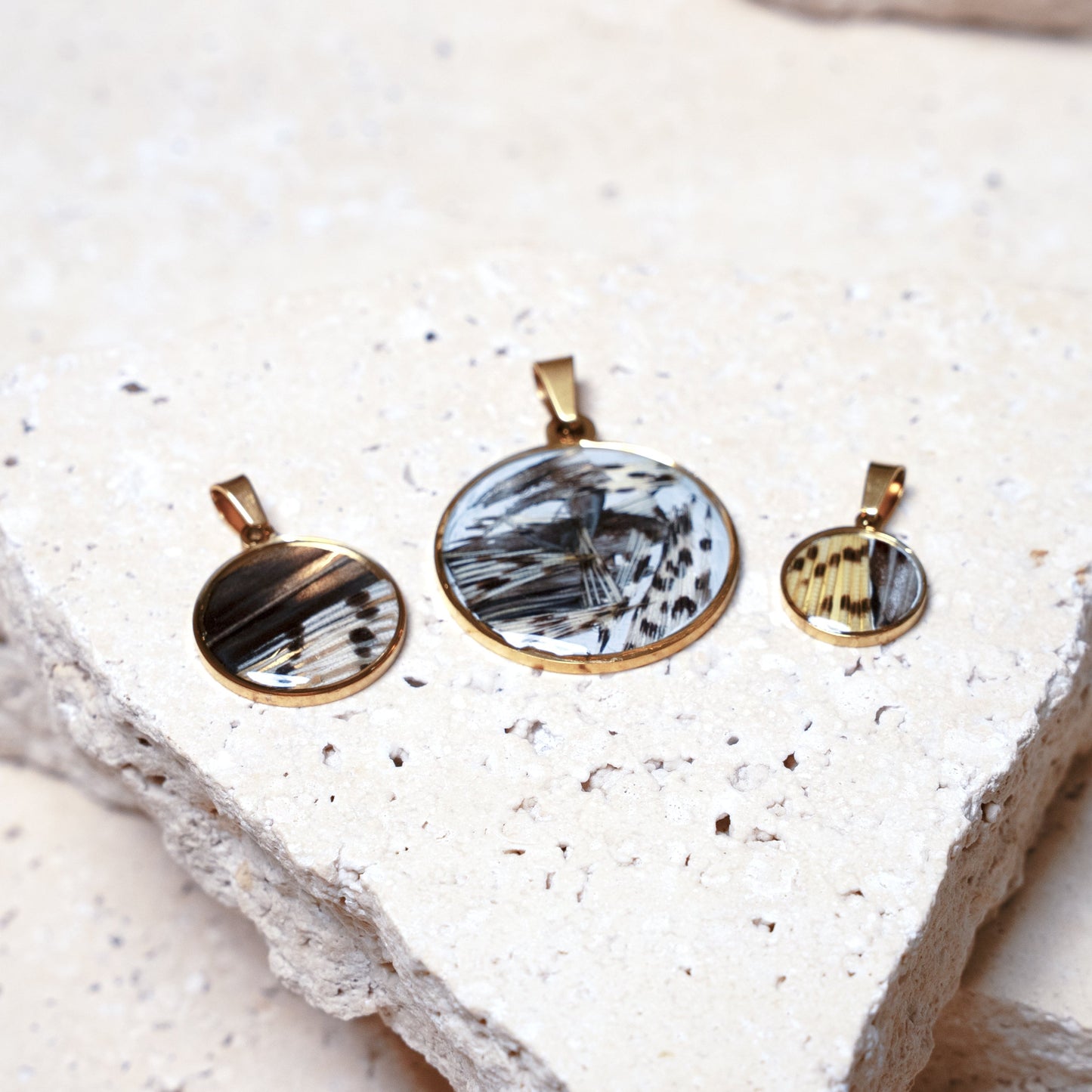 Composition Pendant — Gold Round, 33mm