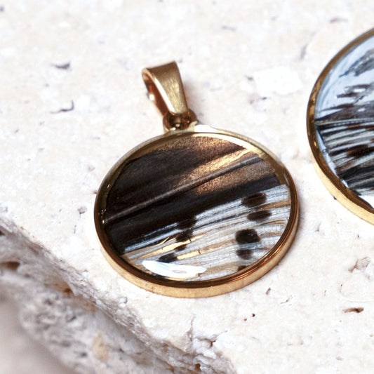 Composition Pendant — Gold Round, 22mm