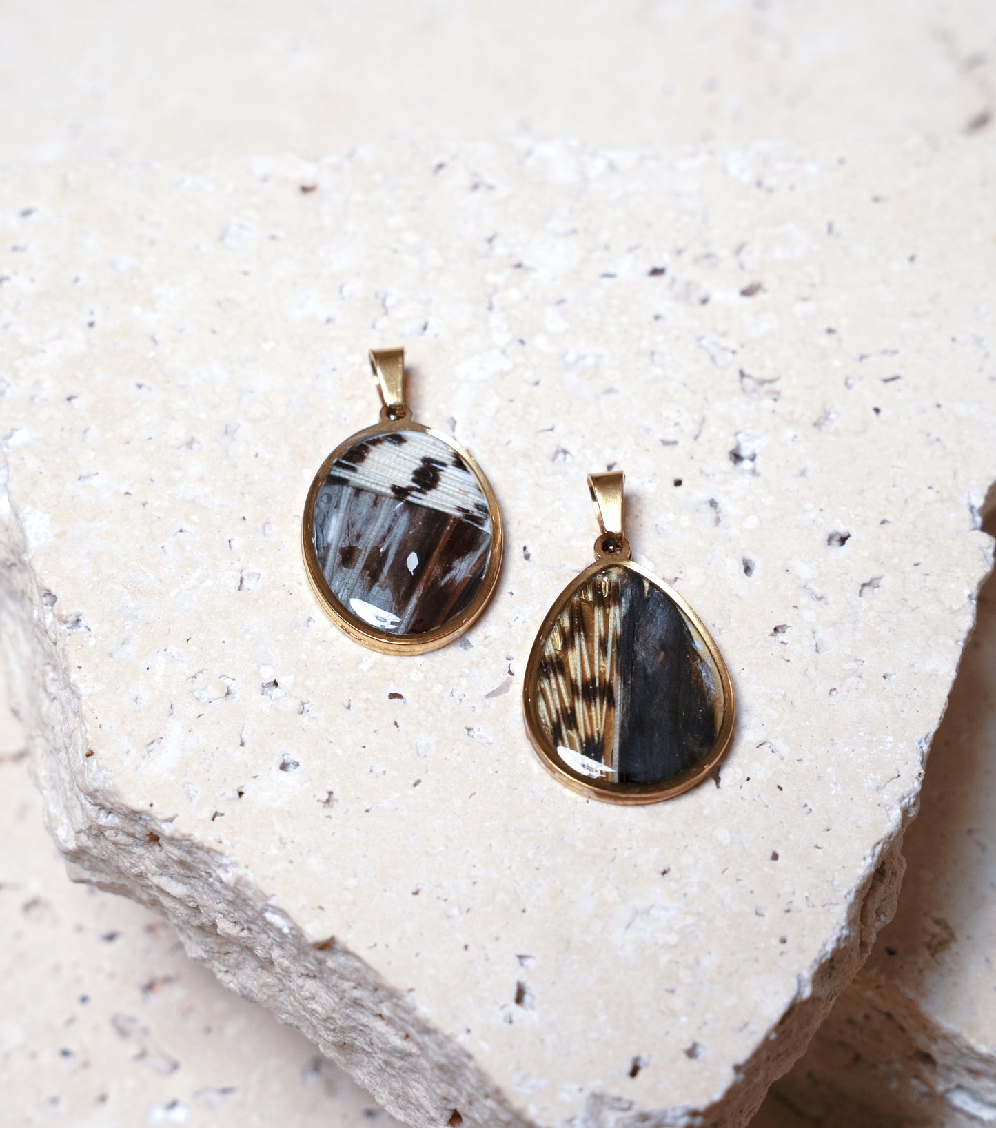 Composition Pendant — Gold Oval