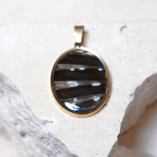 Venom Dark Pendant, Gold Oval