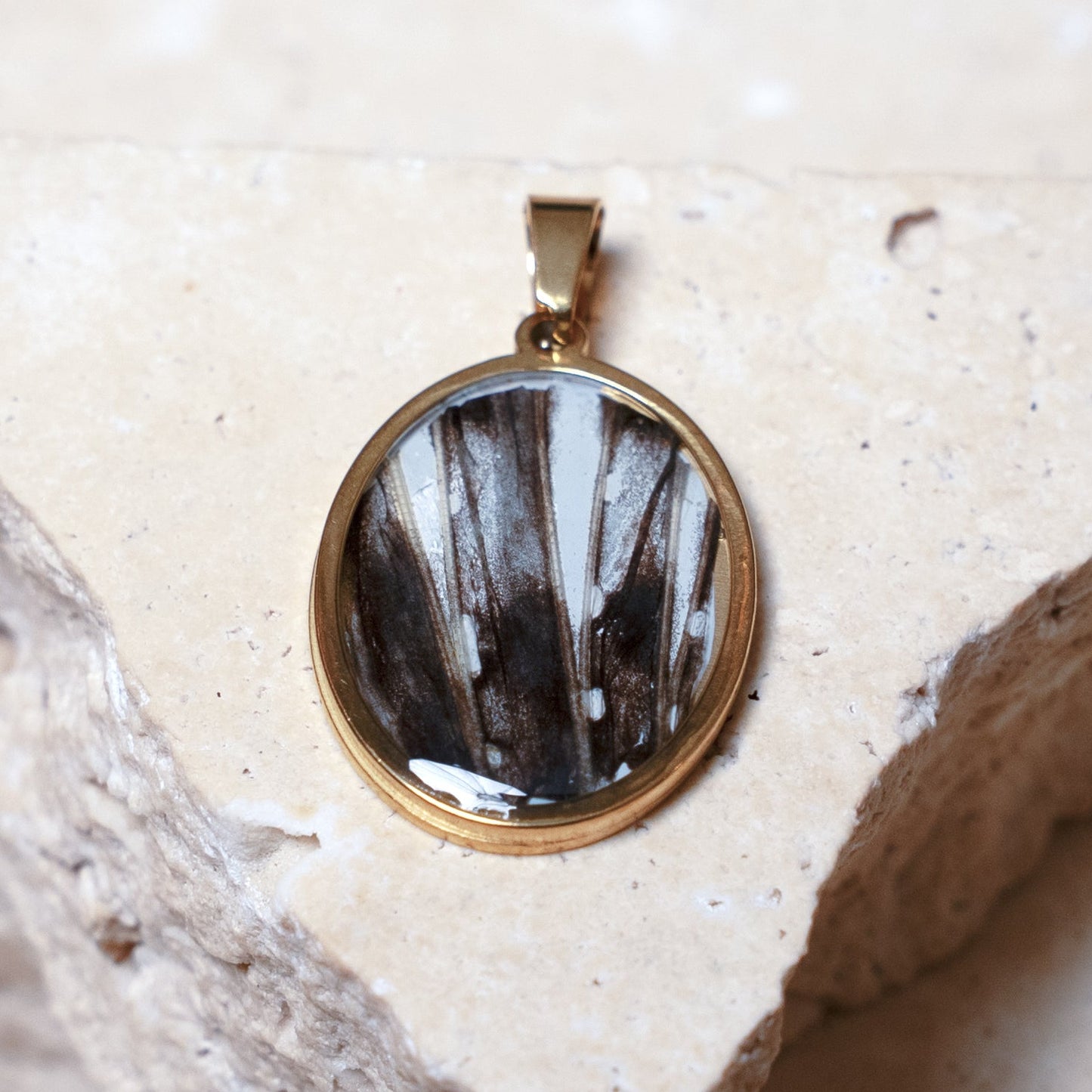 Venom Light Pendant, Gold Oval