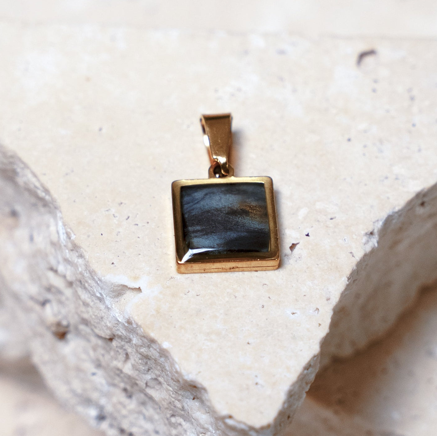 Venom Dark Pendant — Gold Square, 13mm