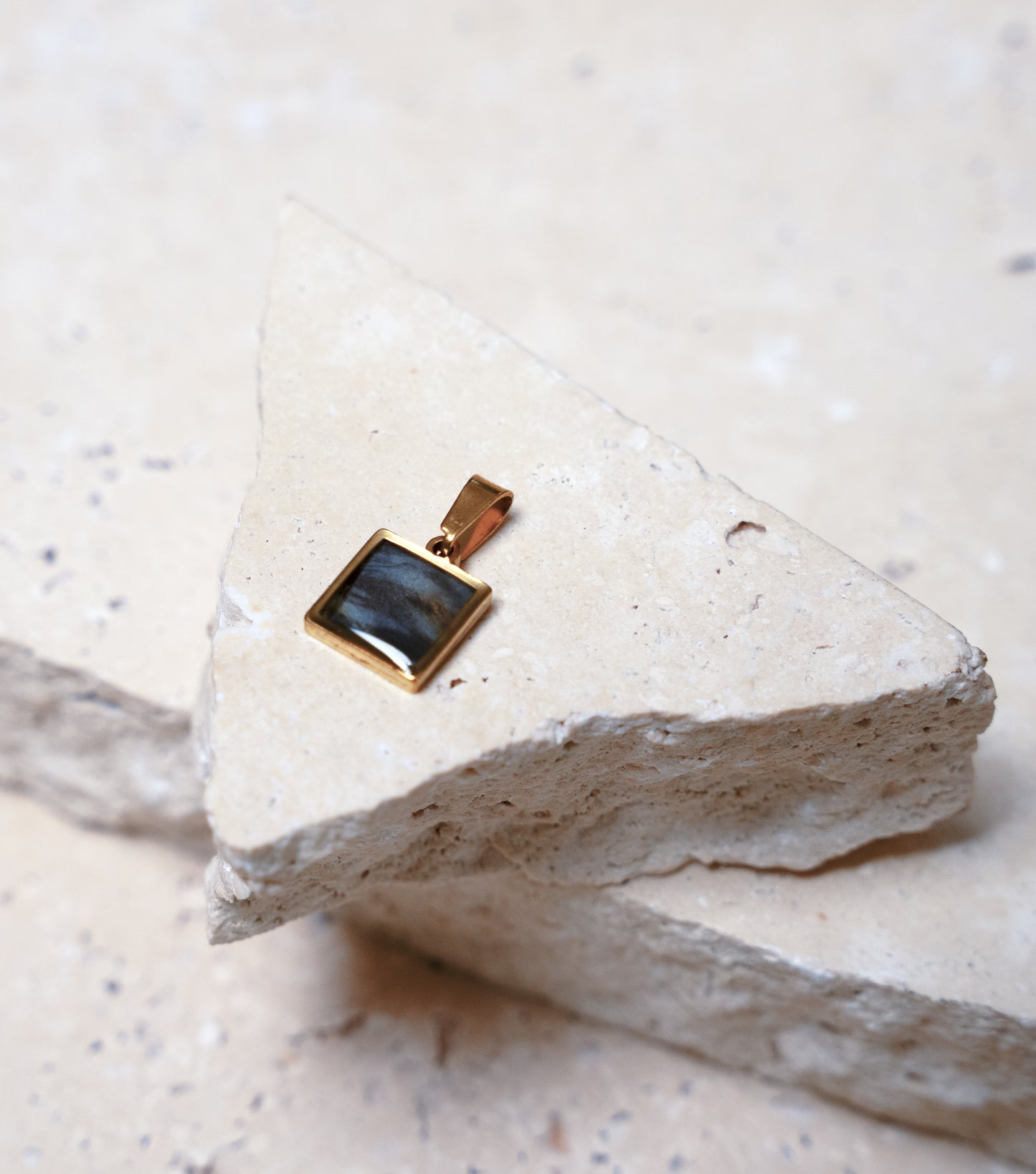 Venom Dark Pendant — Gold Square, 13mm