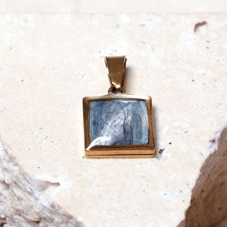 Venom Light Pendant, Gold Square, 13mm