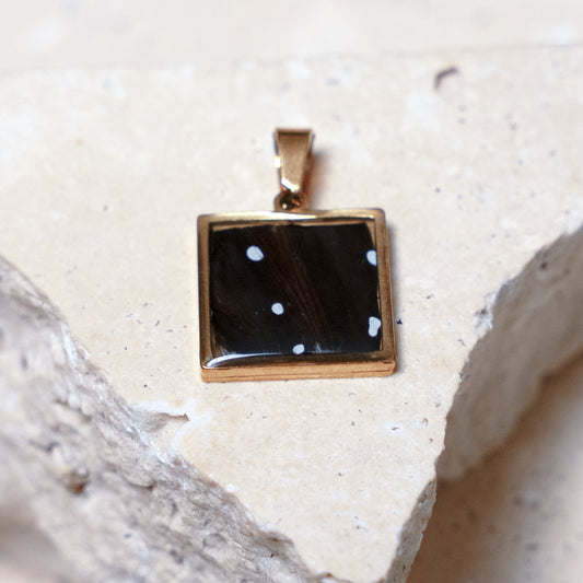 Venom Dark Pendant, Gold Square, 18mm