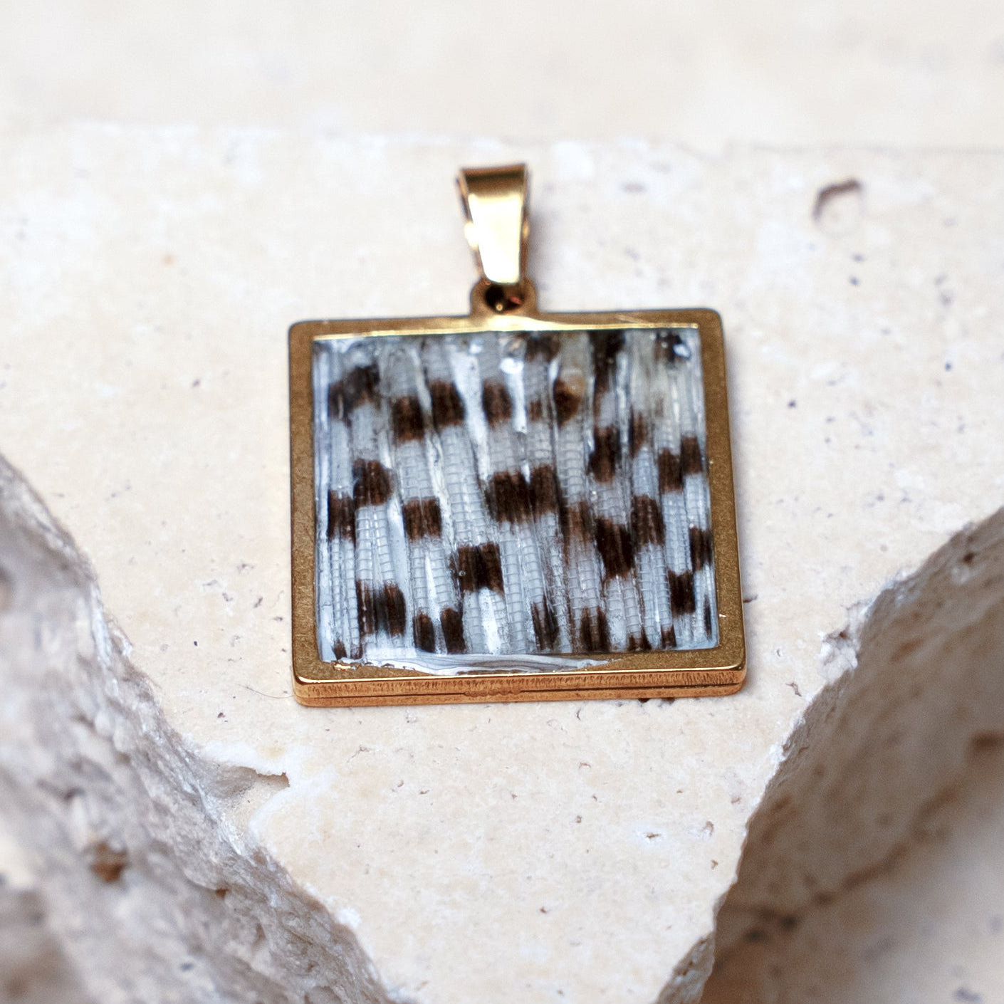 Impact Pendant — Gold Square, 23mm
