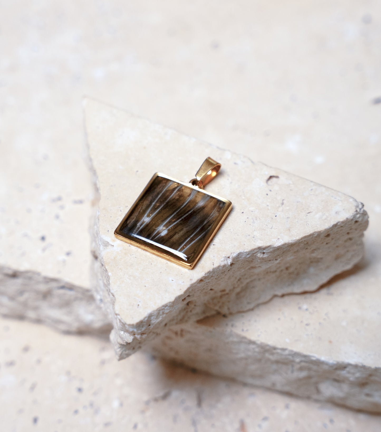 Venom Dark Pendant, Gold Square, 23mm