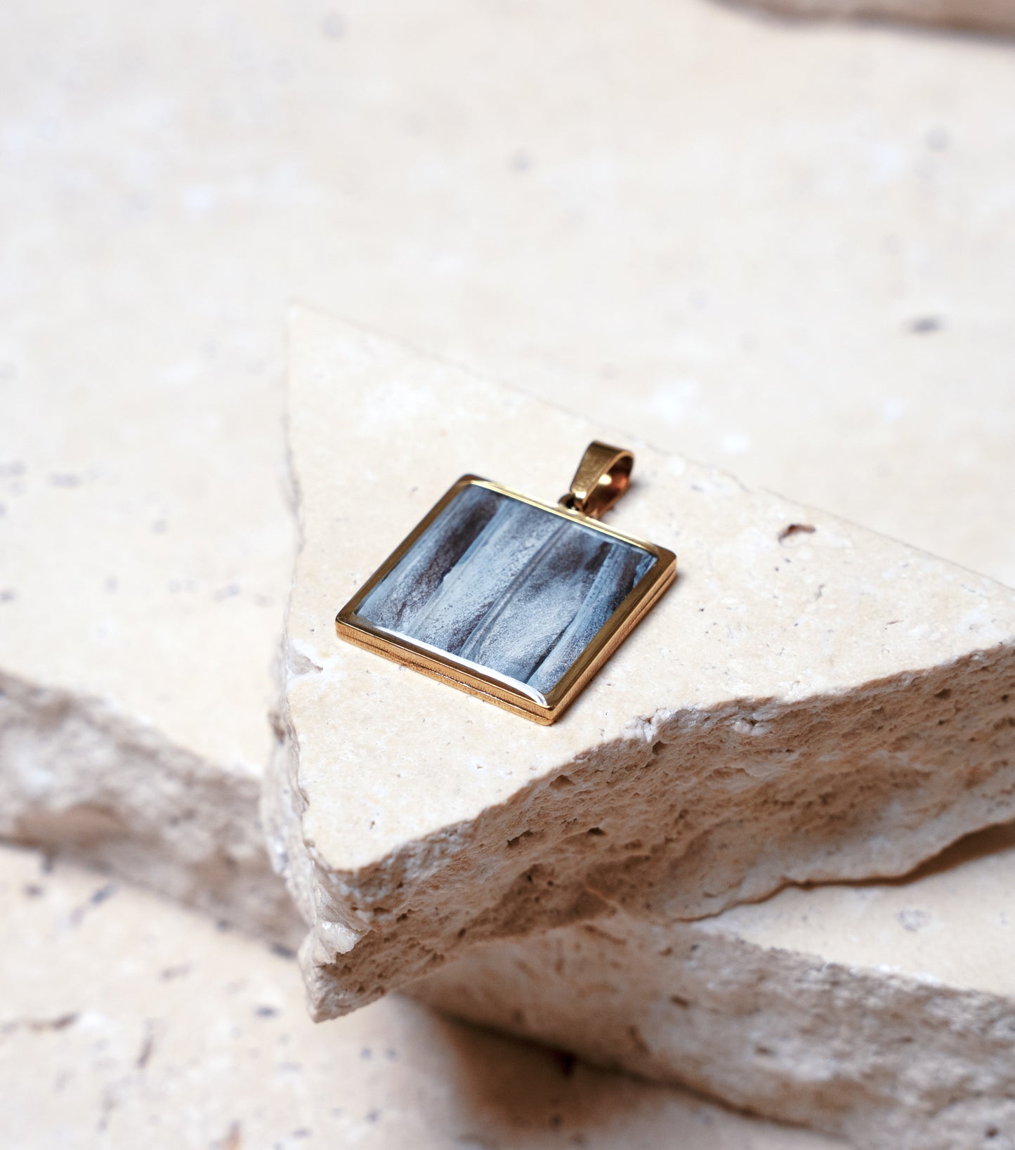 Venom Light Pendant, Gold Square, 23mm