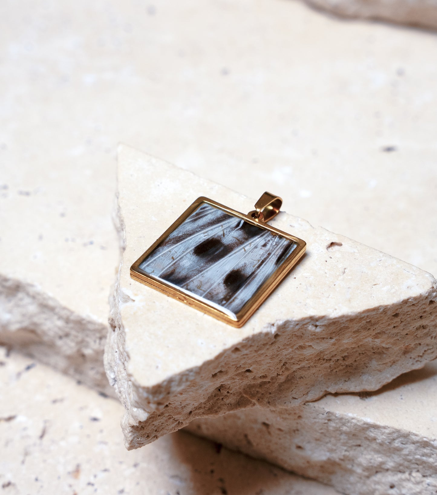 Venom Light Pendant, Gold Square, 28mm