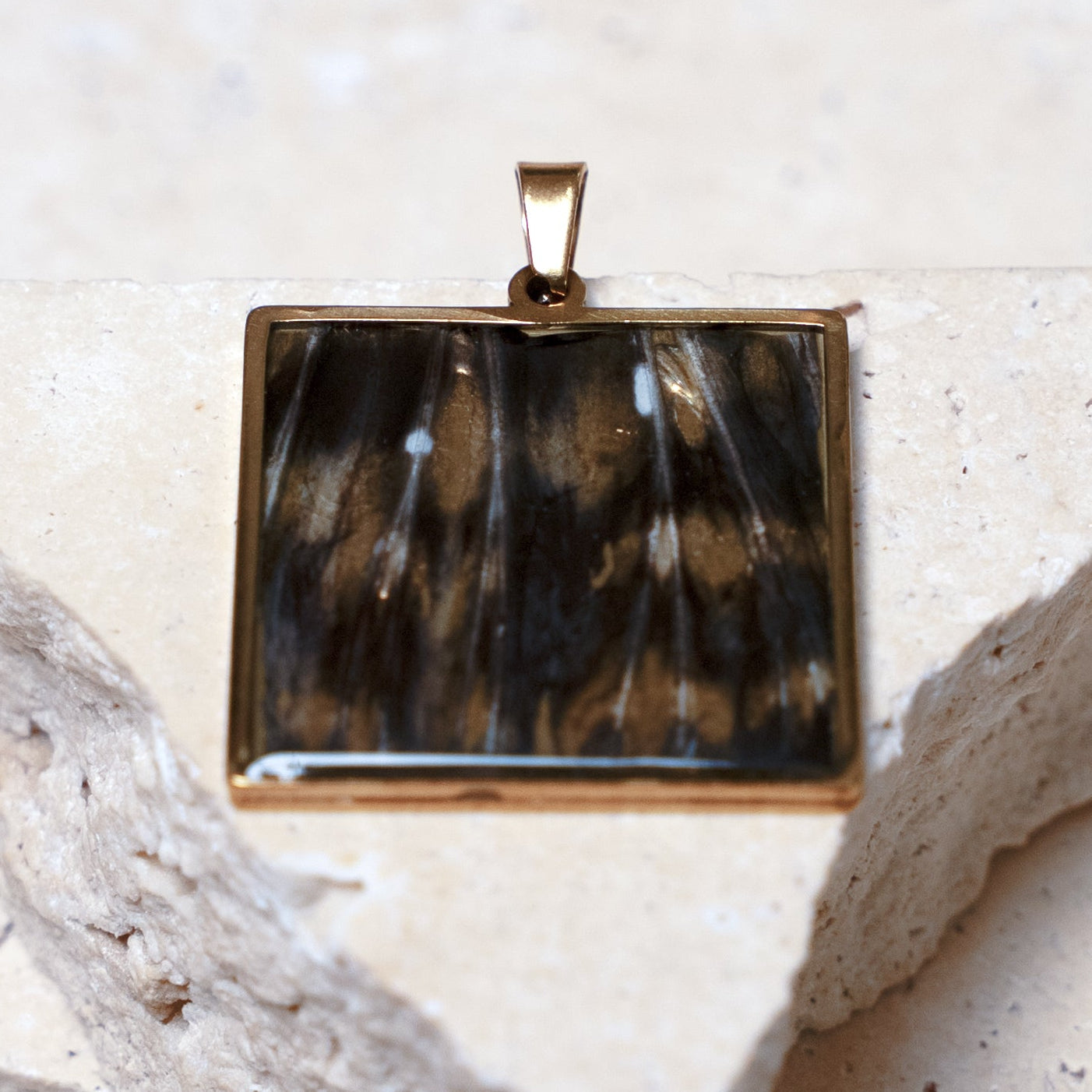Venom Dark Pendant, Gold Square, 33mm