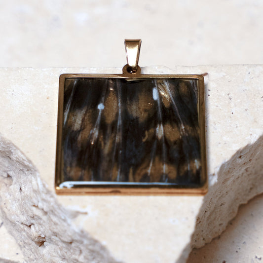 Venom Dark Pendant, Gold Square, 33mm