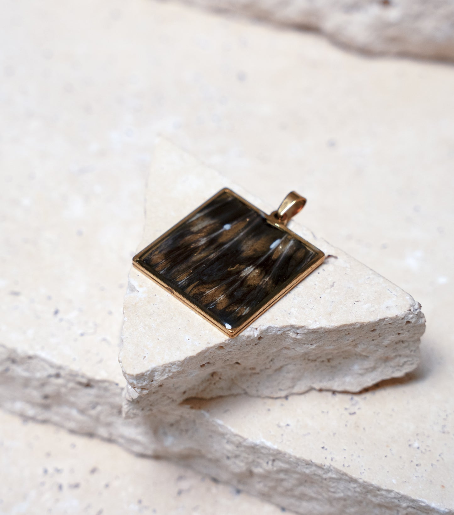 Venom Dark Pendant, Gold Square, 33mm