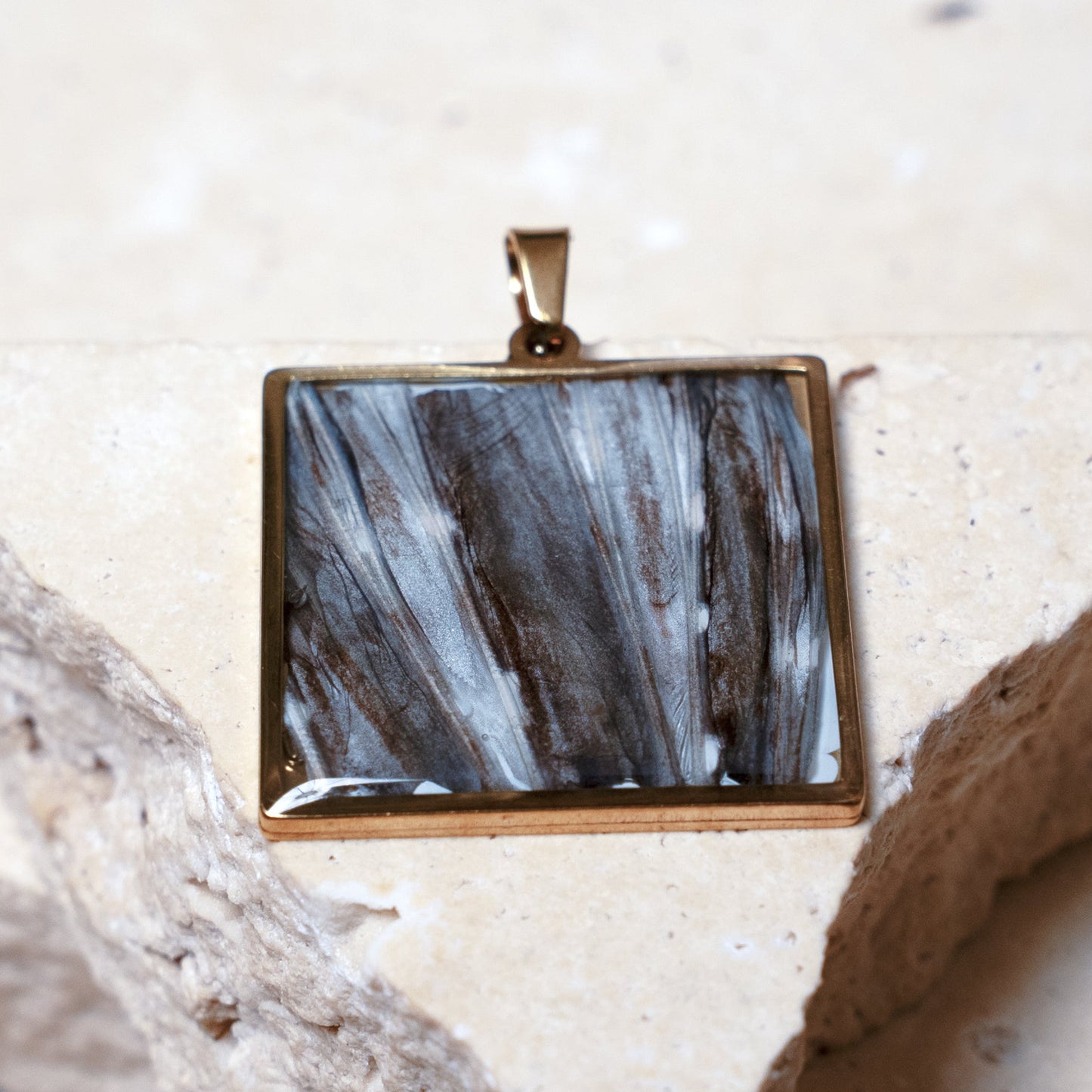 Venom Light Pendant, Gold Square, 33mm