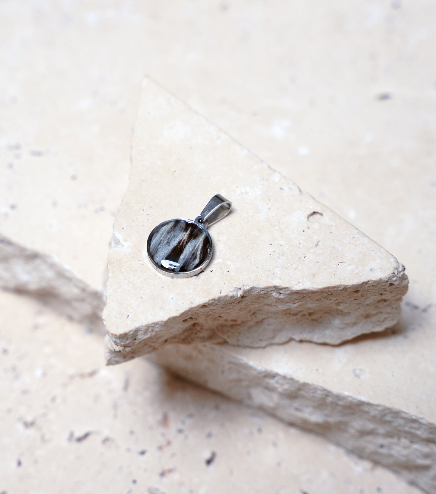 Venom Dark Pendant — Stainless Steel Round, 13mm