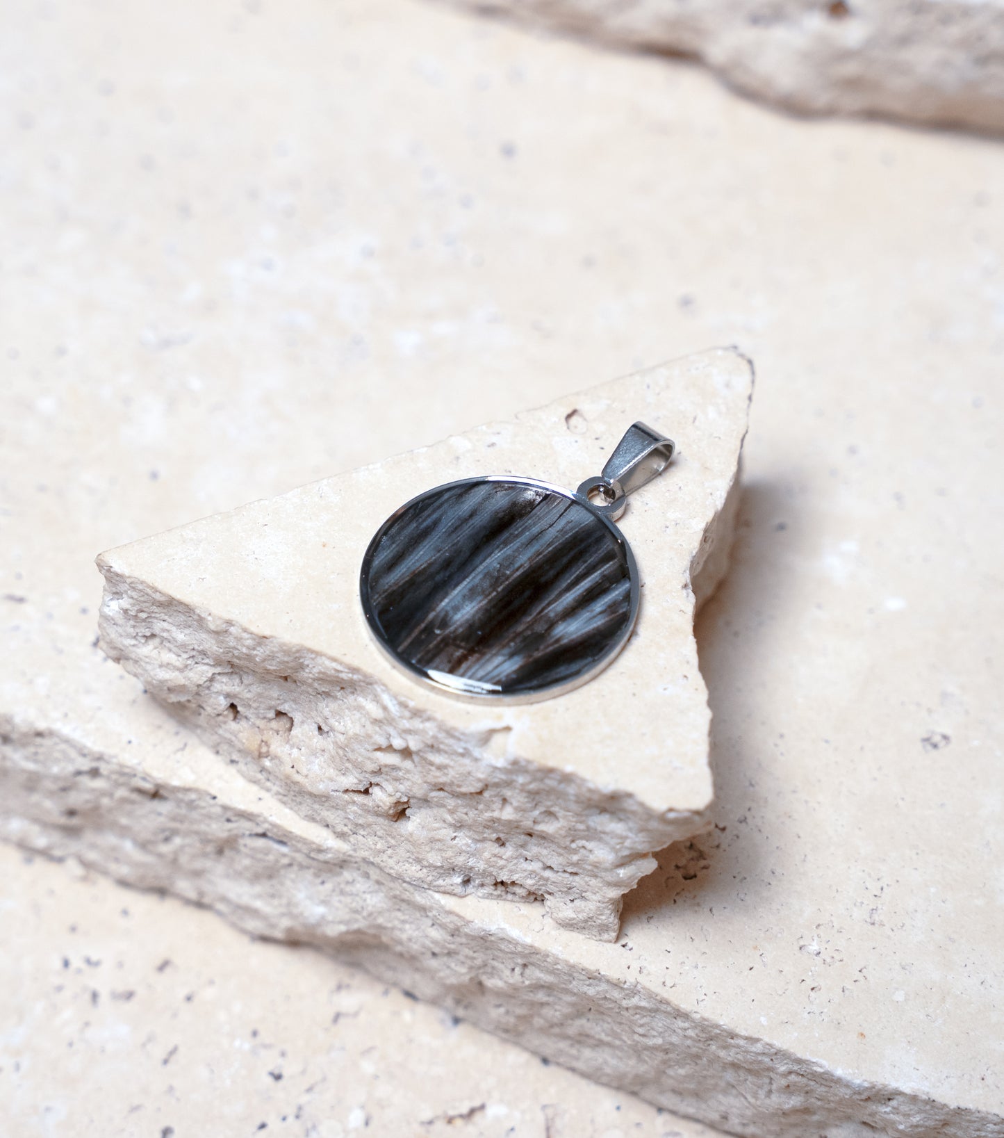 Venom Dark Pendant — Stainless Steel Round, 33mm