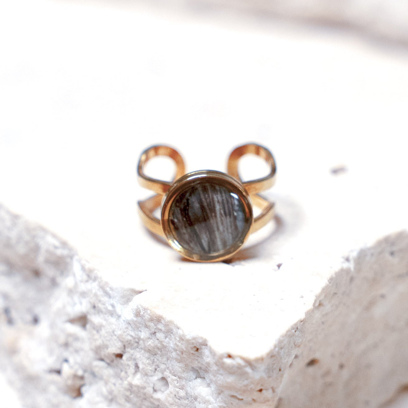 Venom Dark Ring — Gold Circle, 10mm