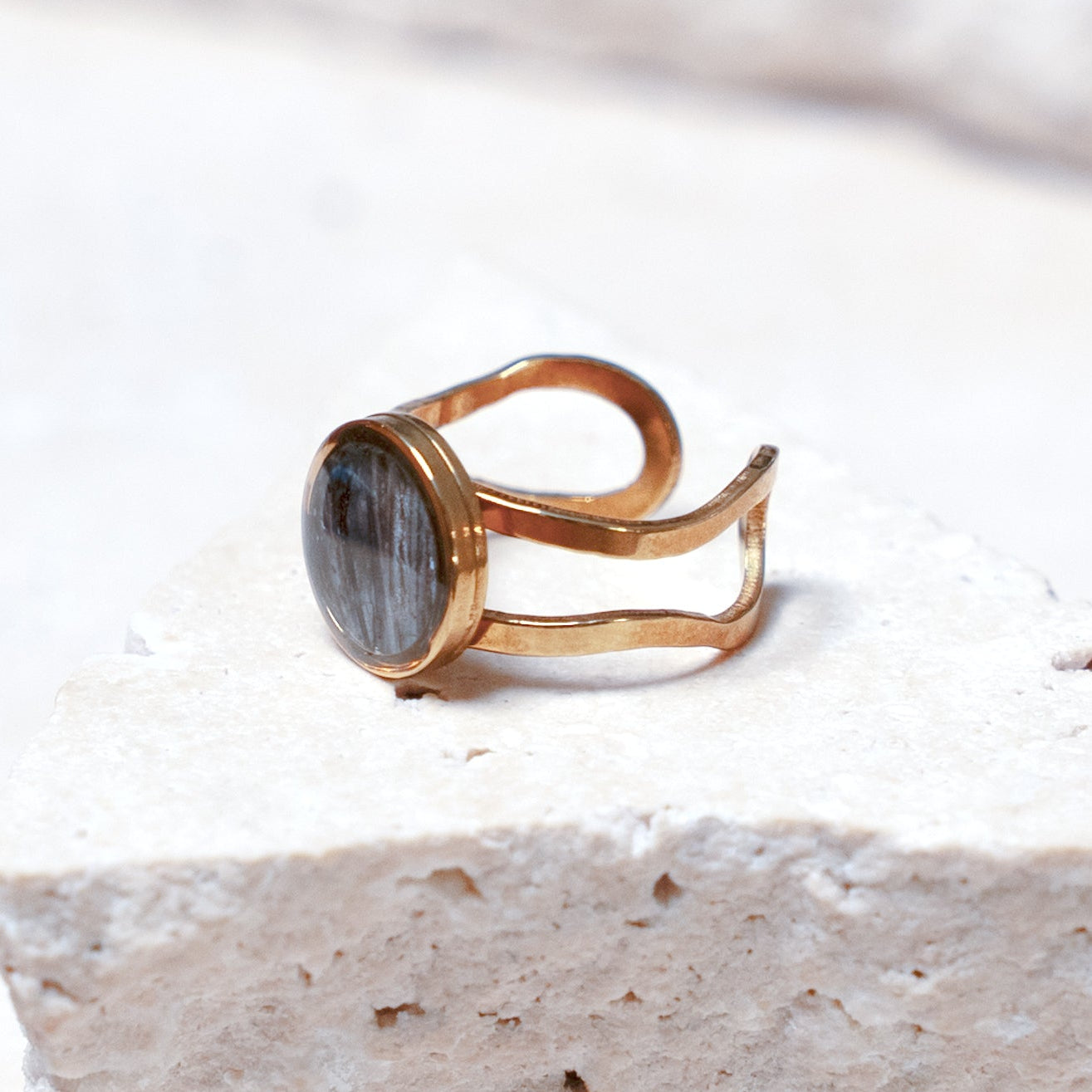 Venom Dark Ring — Gold Circle, 10mm