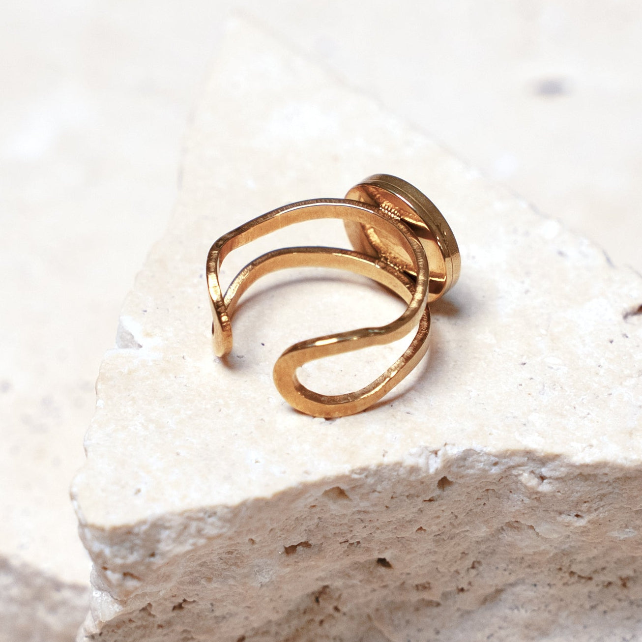 Venom Dark Ring — Gold Circle, 10mm