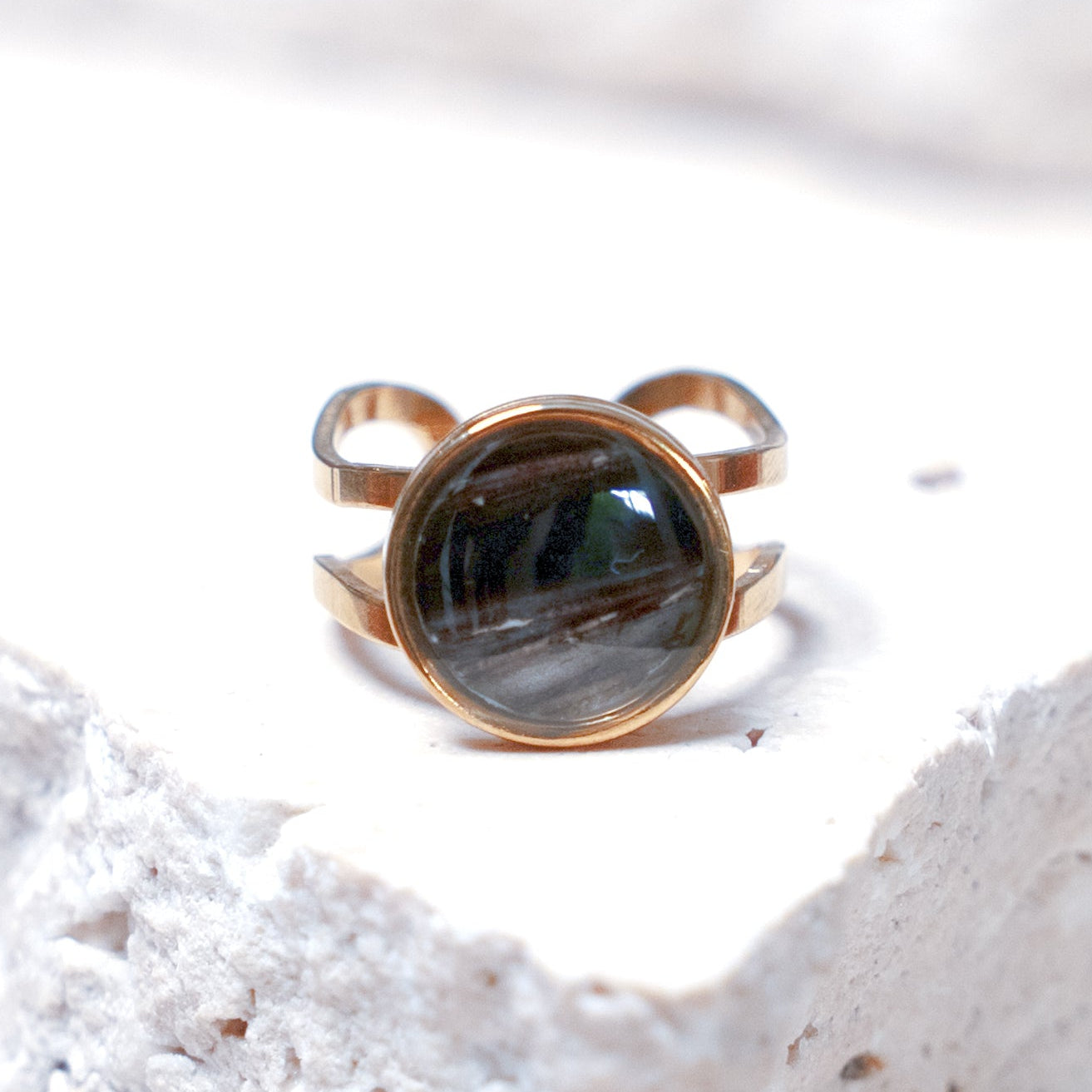 Venom Dark Ring — Gold Circle, 12mm