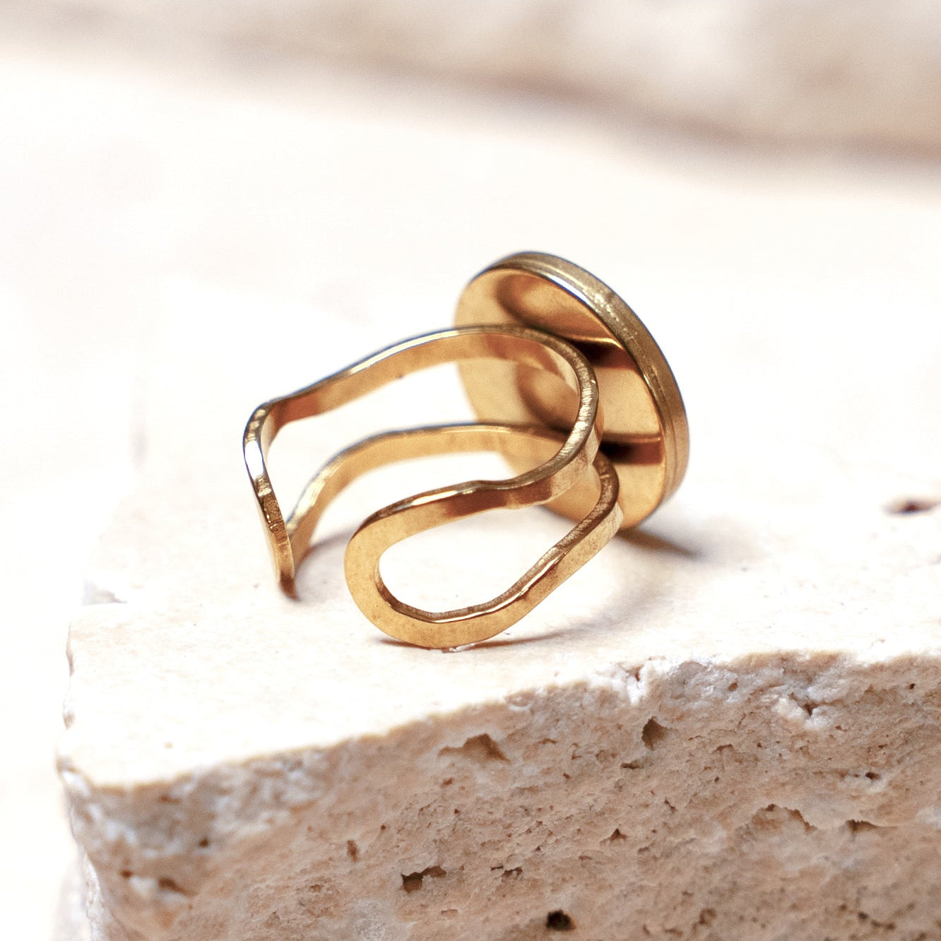 Venom Dark Ring — Gold Circle, 14mm