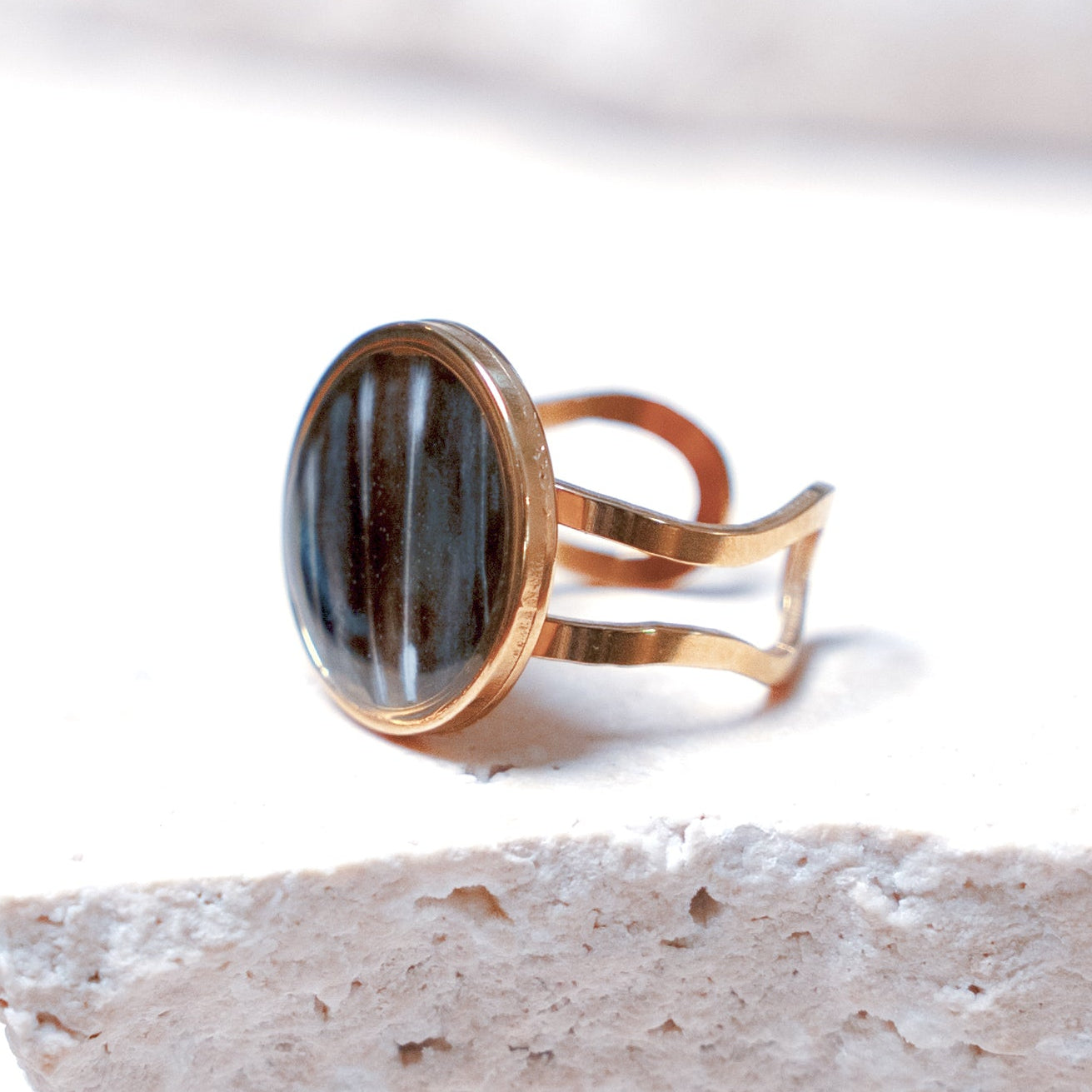 Venom Dark Ring — Gold Circle, 16mm