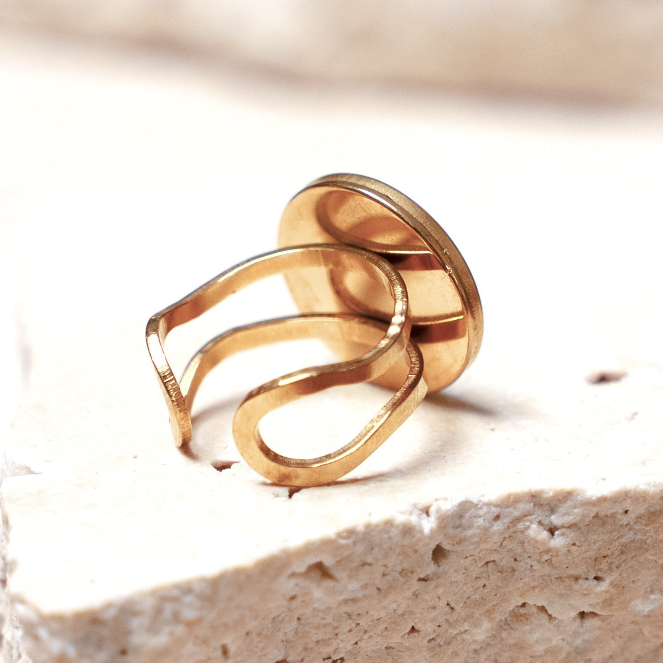 Venom Dark Ring — Gold Circle, 16mm