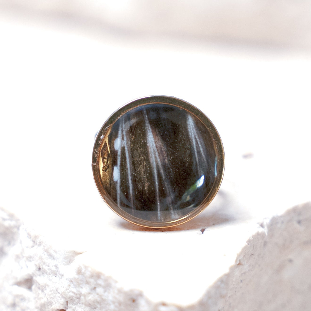 Venom Dark Ring — Gold Circle, 18mm