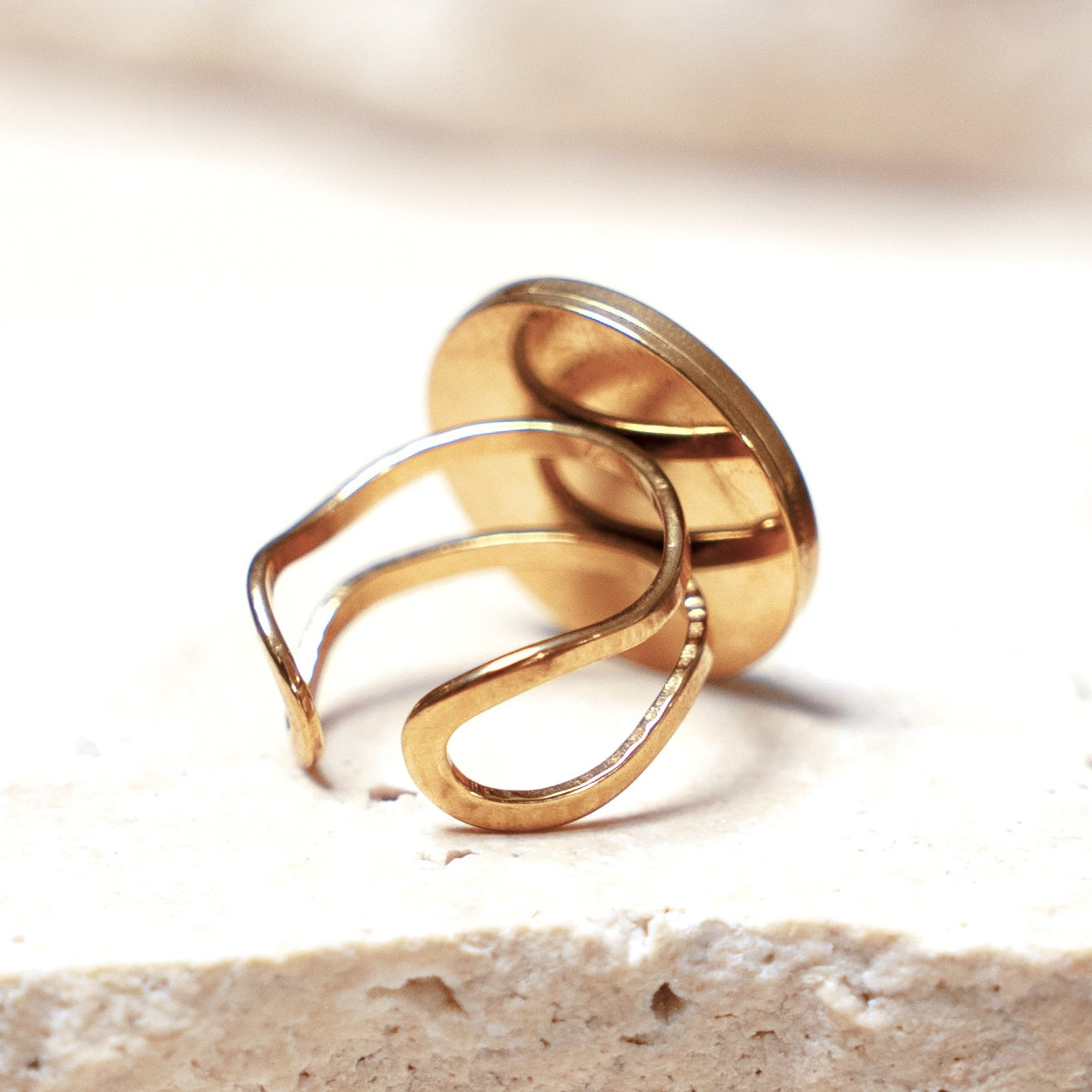 Venom Dark Ring — Gold Circle, 18mm