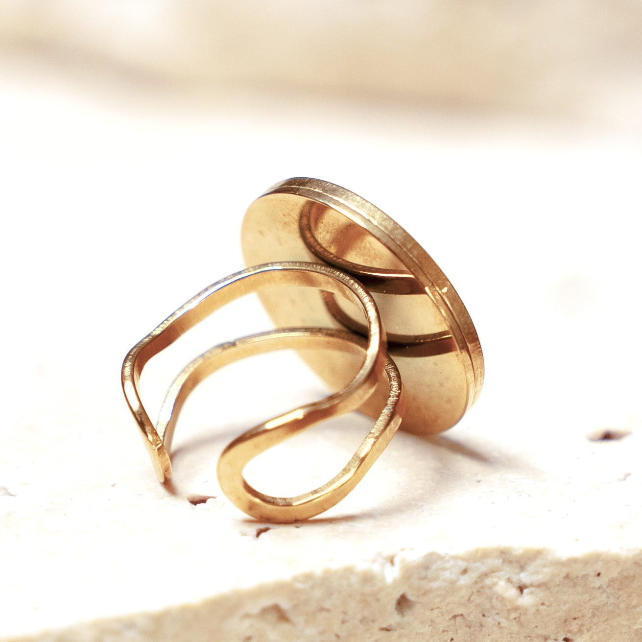 Venom Dark Ring — Gold Circle, 20mm