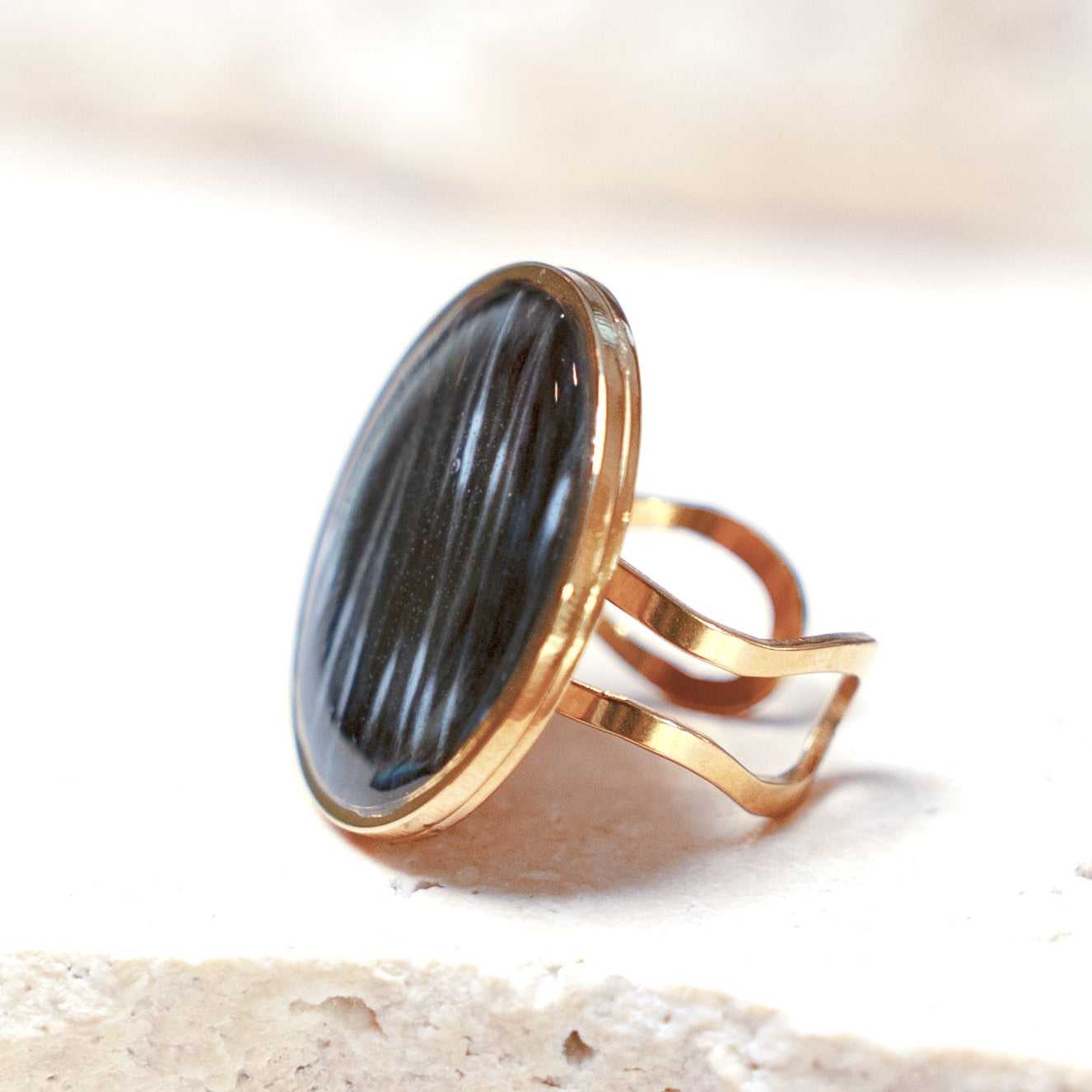 Venom Dark Ring — Gold Circle, 25mm