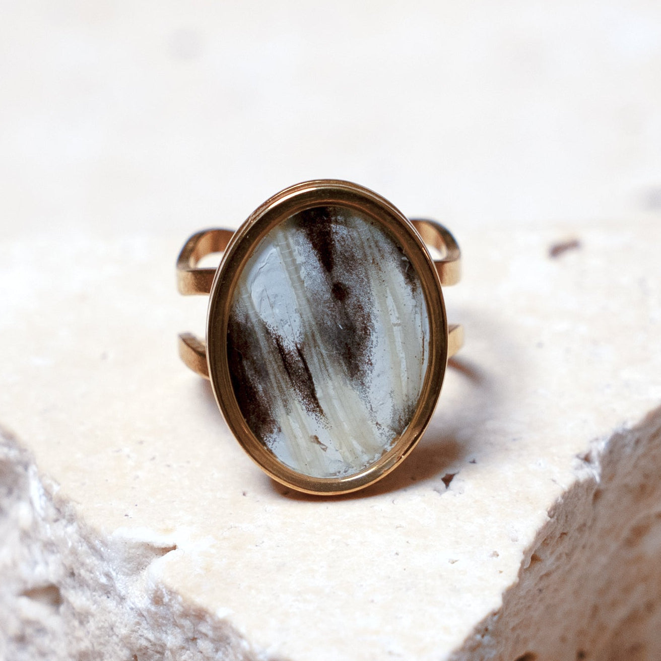 Venom Light Ring — Gold Oval