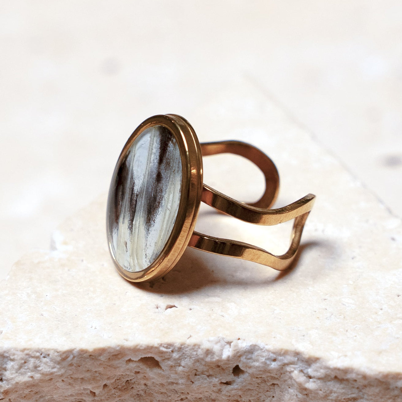 Venom Light Ring — Gold Oval