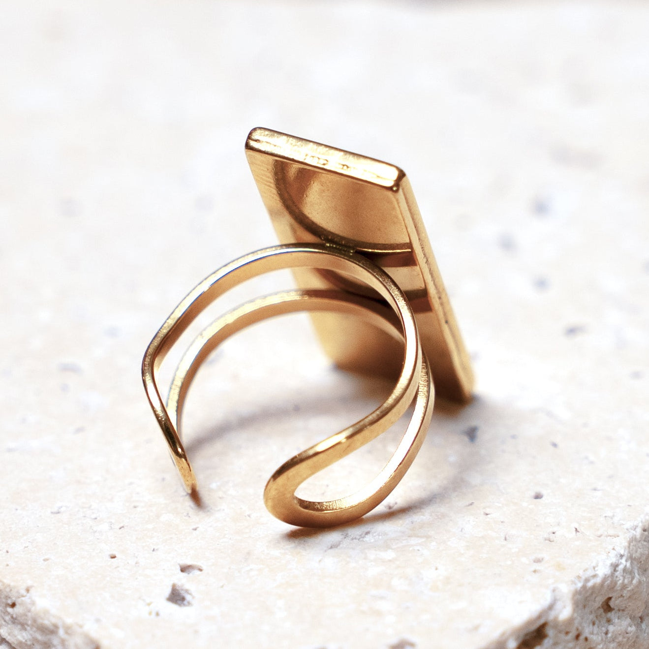 Venom Dark Ring — Gold Rectangle